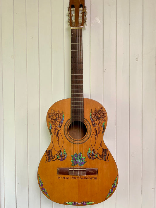 Go Your Own Way – Upcycled Guitar with Lotus Pyrography